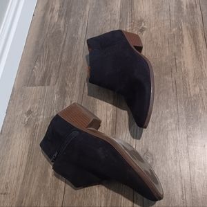 Women's black ankle booties (Soda size 7.5)